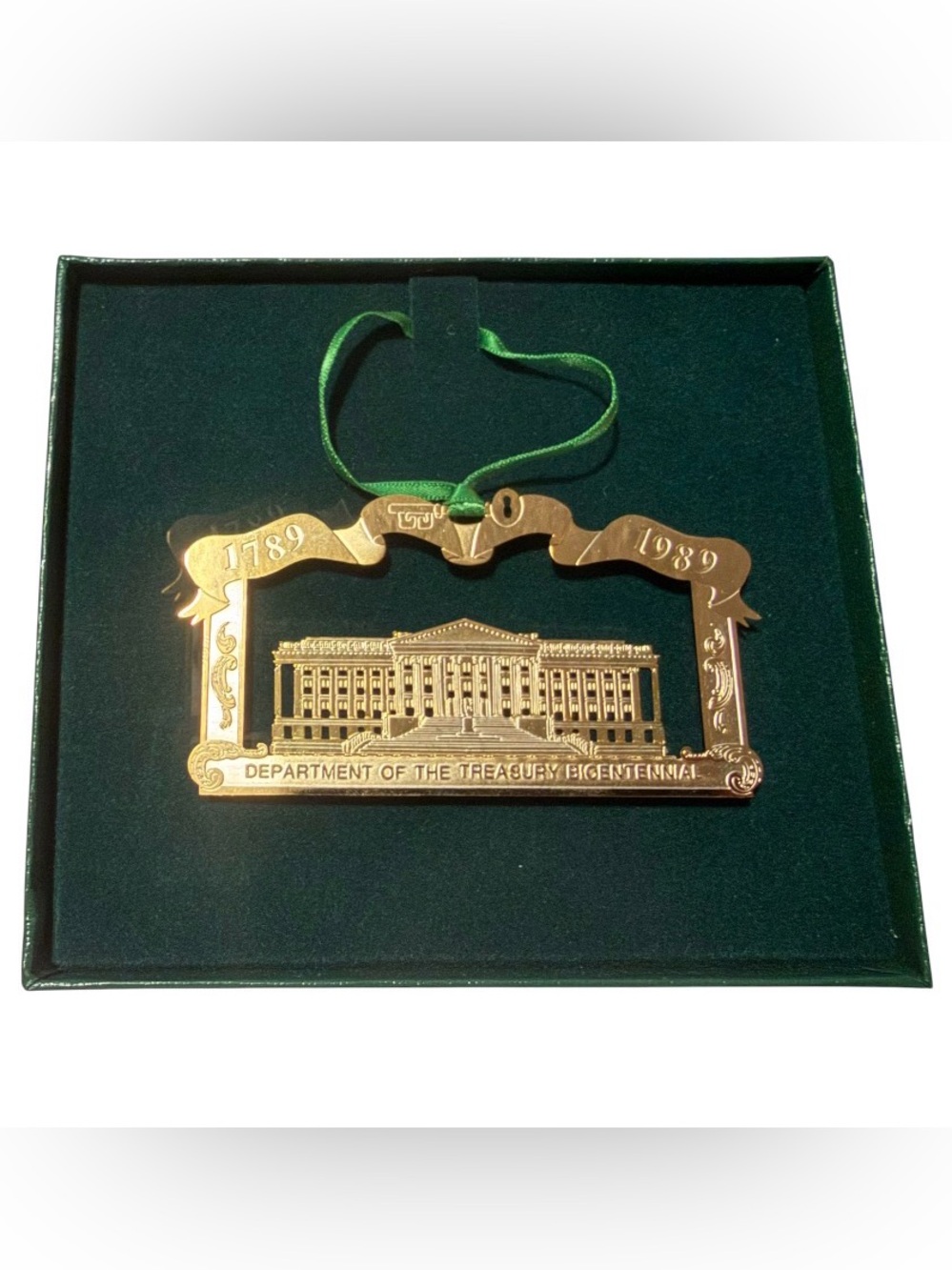 Treasury Historical Association
1789-1989 Bicentennial Ornament 24K Gold Finish